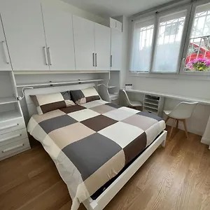 The Small White House In Milano