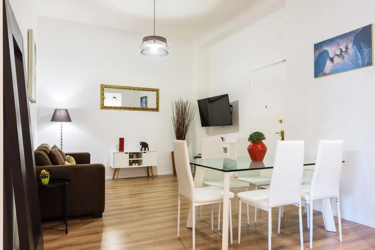 아파트 Hemeras Boutique Homes Exclusive 4Bdr Close To Duomo 밀라노