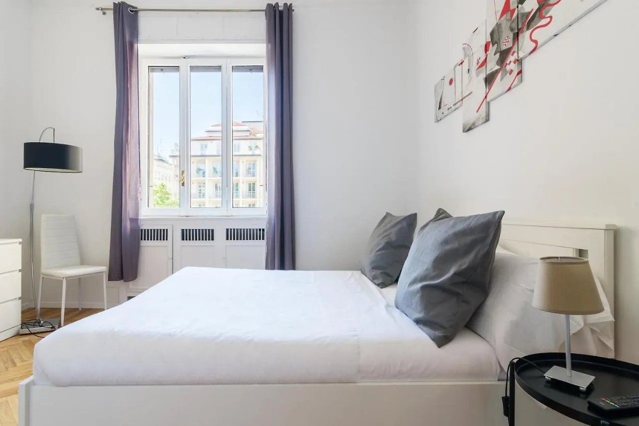 아파트 Hemeras Boutique Homes Exclusive 4Bdr Close To Duomo 밀라노